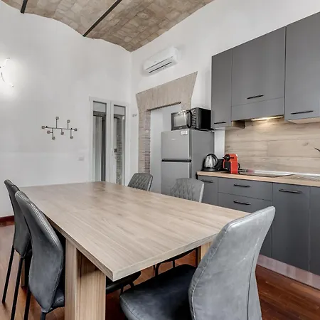 Semesterbostad Starhome Colosseo Rom